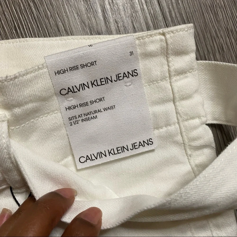 - Calvin Klein white high rise paperbag style shorts size 31 - Picture 6 of 8